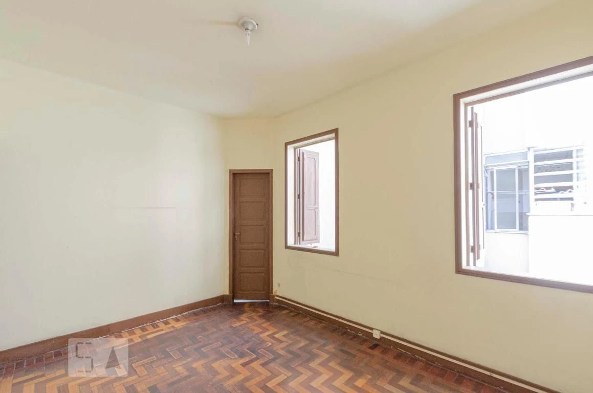 Unfurnished house with 6 bedrooms and private garden — photo 11