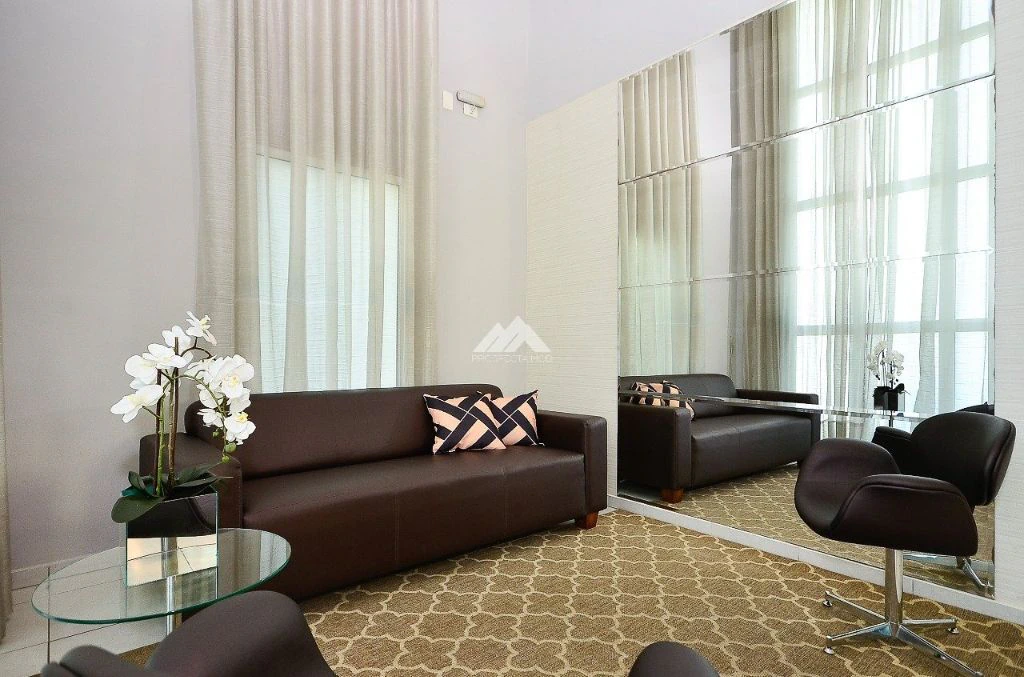 Apartment, 90 m², with wood or laminate floors — photo 16