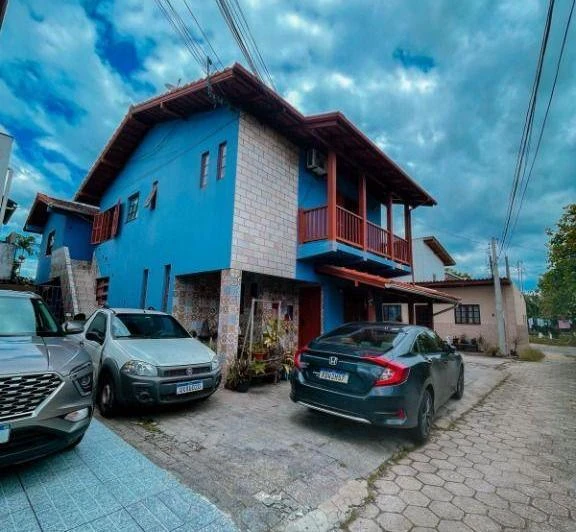 Casa de 210 m² com 4 quartos e 3 banheiros — photo 8