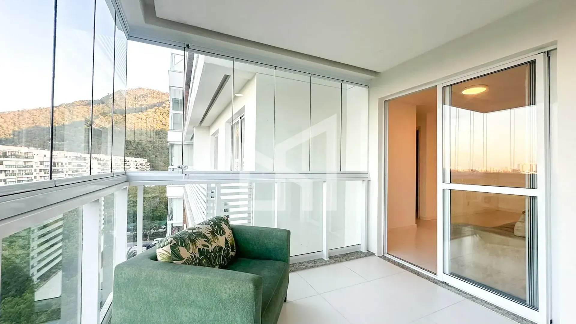 Mountain view in a 2-bedroom apartment, 69 m² — photo 7