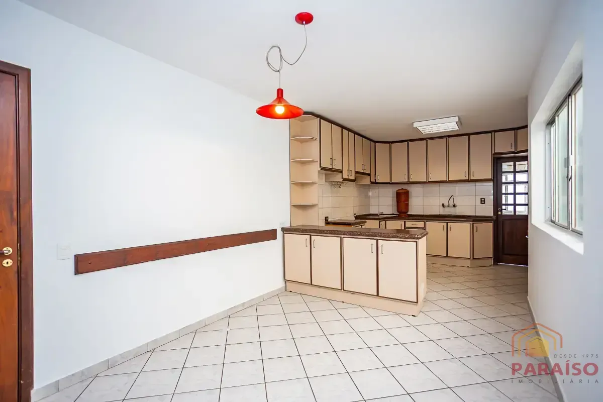 202 m² apartment with 3 bedrooms and a balcony — photo 22