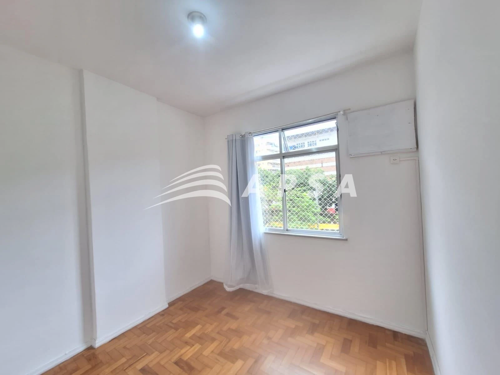 Wood or laminate floors in a 2-bedroom apartment, 62 m² — photo 9