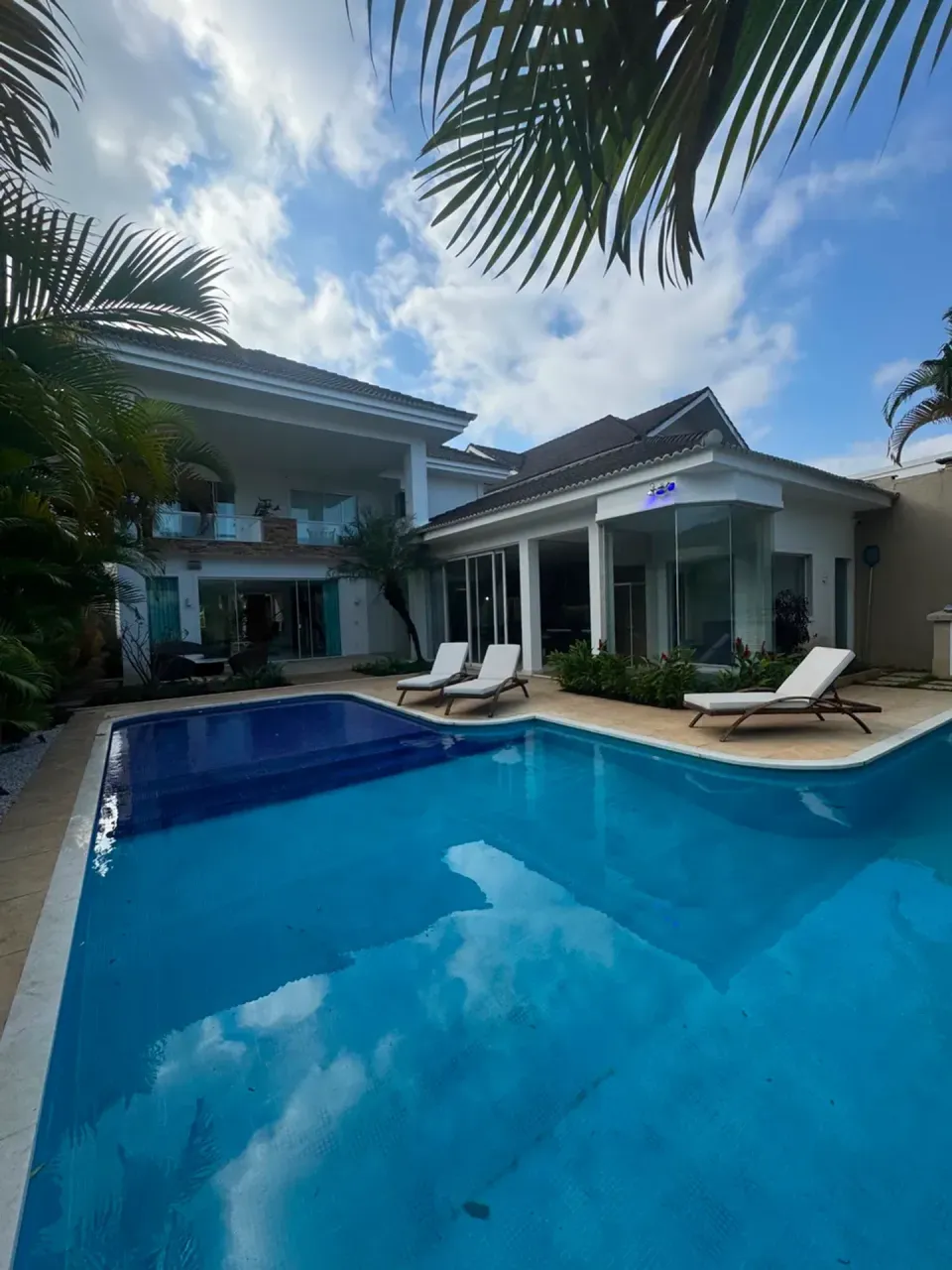Furnished house, 750 m², with floor-to-ceiling windows — photo 16