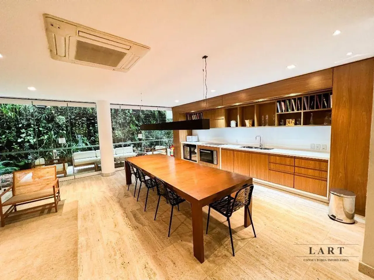 Furnished 2-bedroom apartment with open-plan kitchen — photo 15