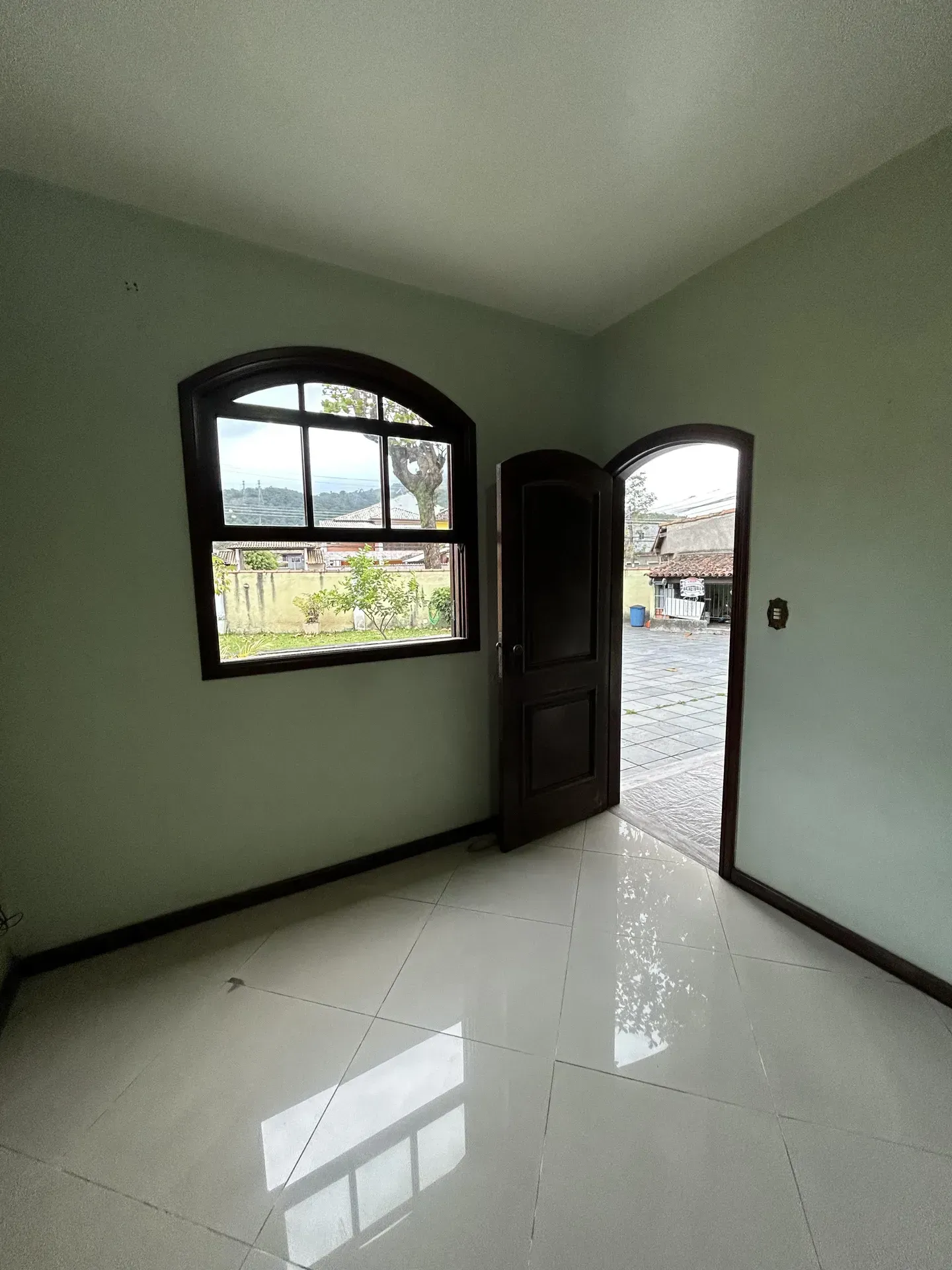 Casa com 4 quartos e 4 banheiros com box de vidro — photo 26