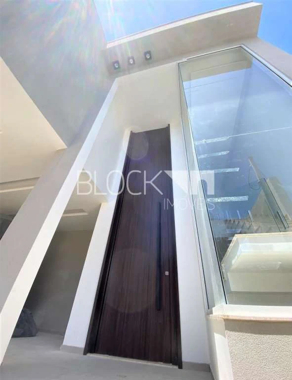 Condominium house with 4 en-suite rooms and open kitchen — photo 27