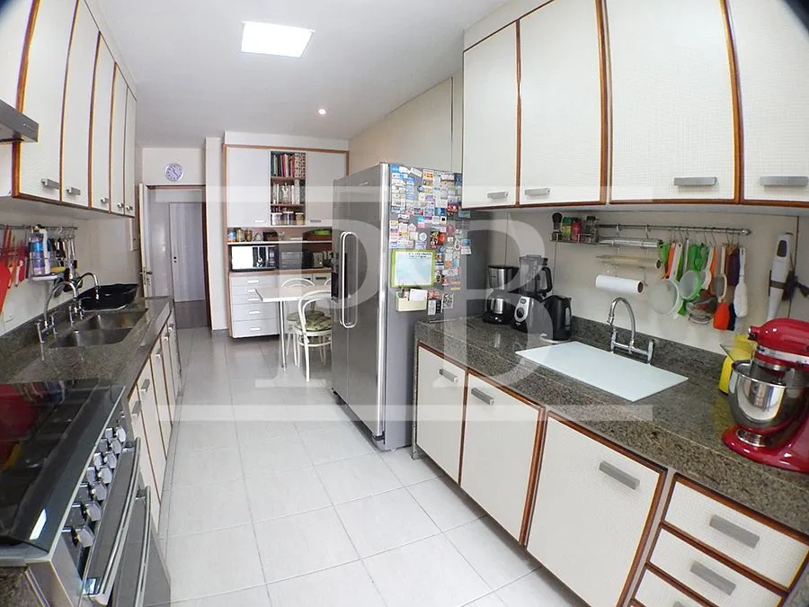 3-bedroom apartment with open-plan kitchen, 270 m² — photo 31