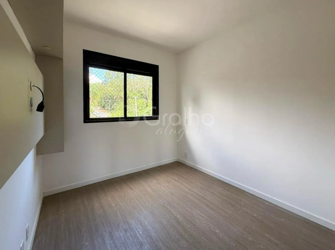 3-bedroom apartment with a glass-enclosed balcony — photo 12