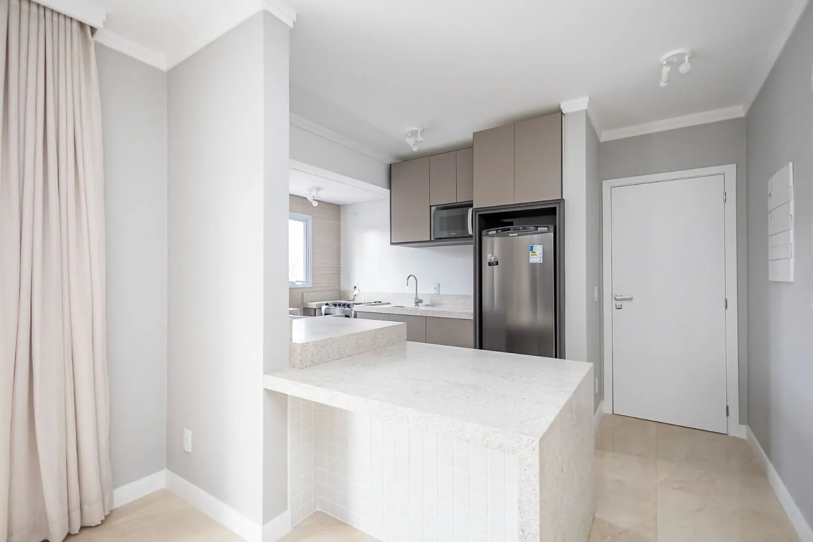 2-bedroom apartment with a washing machine in Curitiba — photo 2