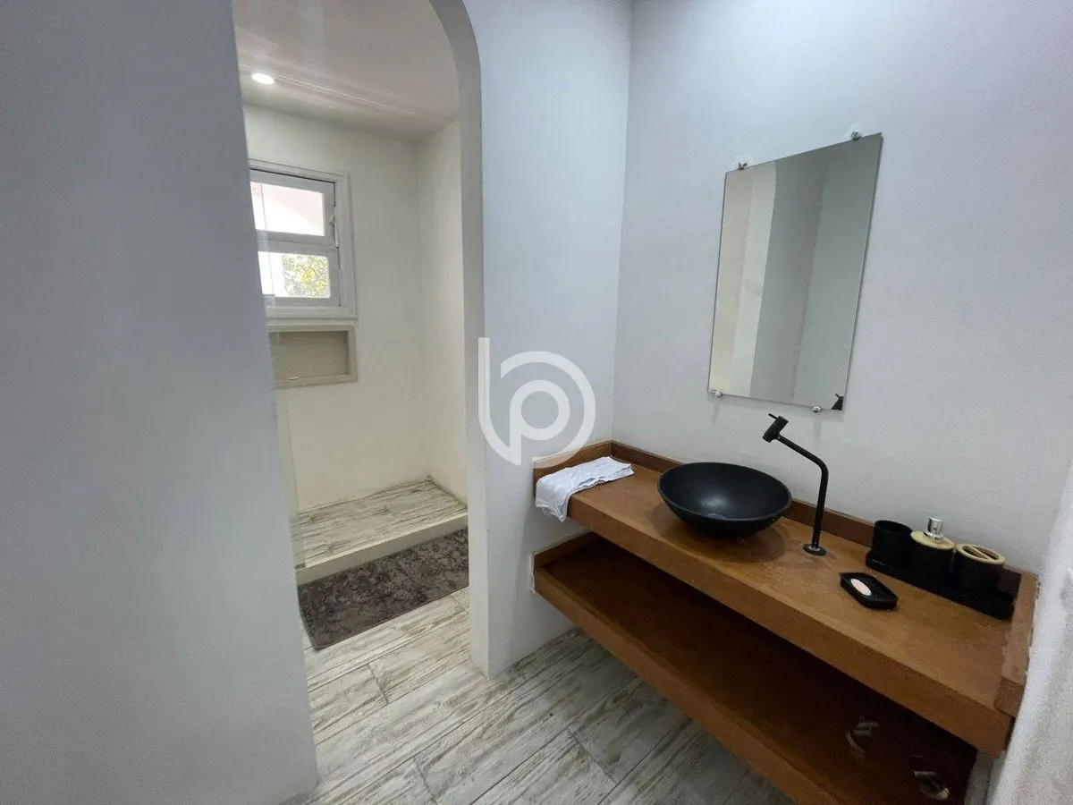Furnished house with balcony sink and 4 bedrooms — photo 25