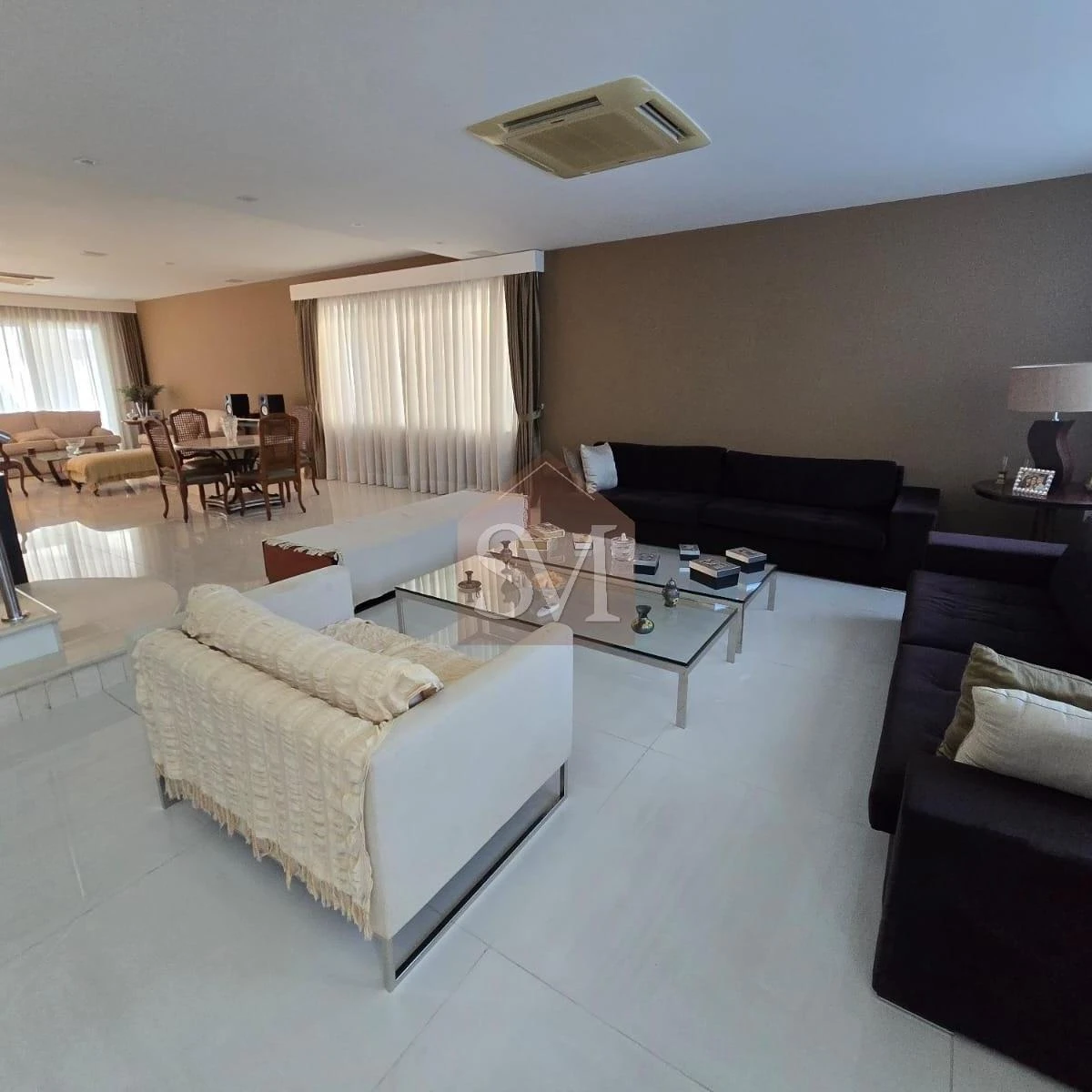 Furnished triplex house with 4 en-suite rooms and 669 m² — photo 14