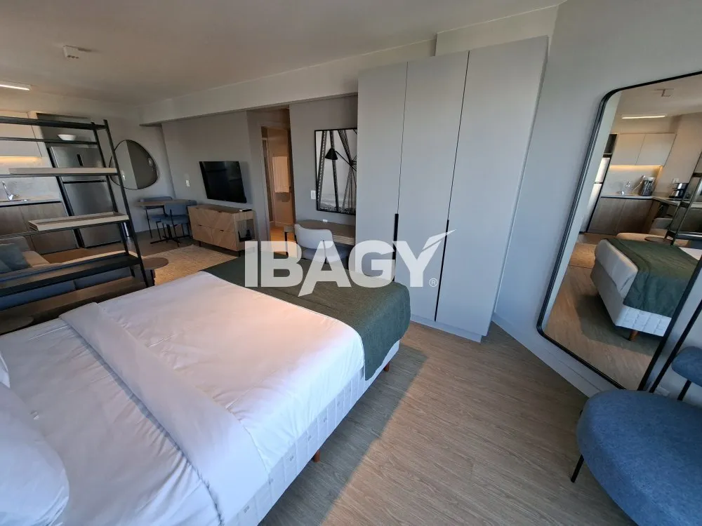 Studio with a glassed-in balcony and open-plan kitchen — photo 70