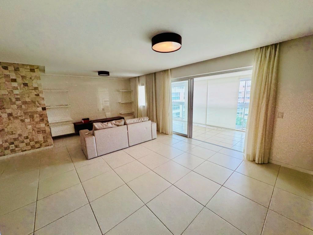 Furnished 3-bedroom apartment with an outdoor pool — photo 9