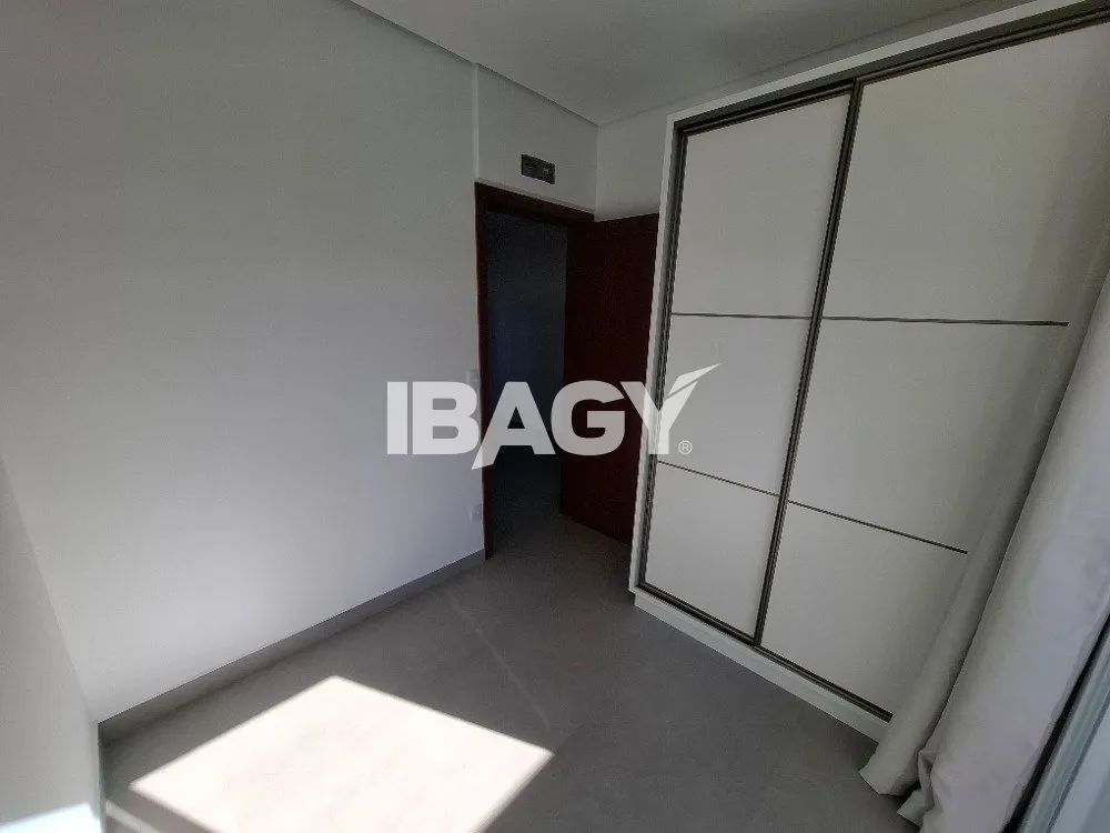 1-bedroom apartment with gas stove and range hood — photo 3