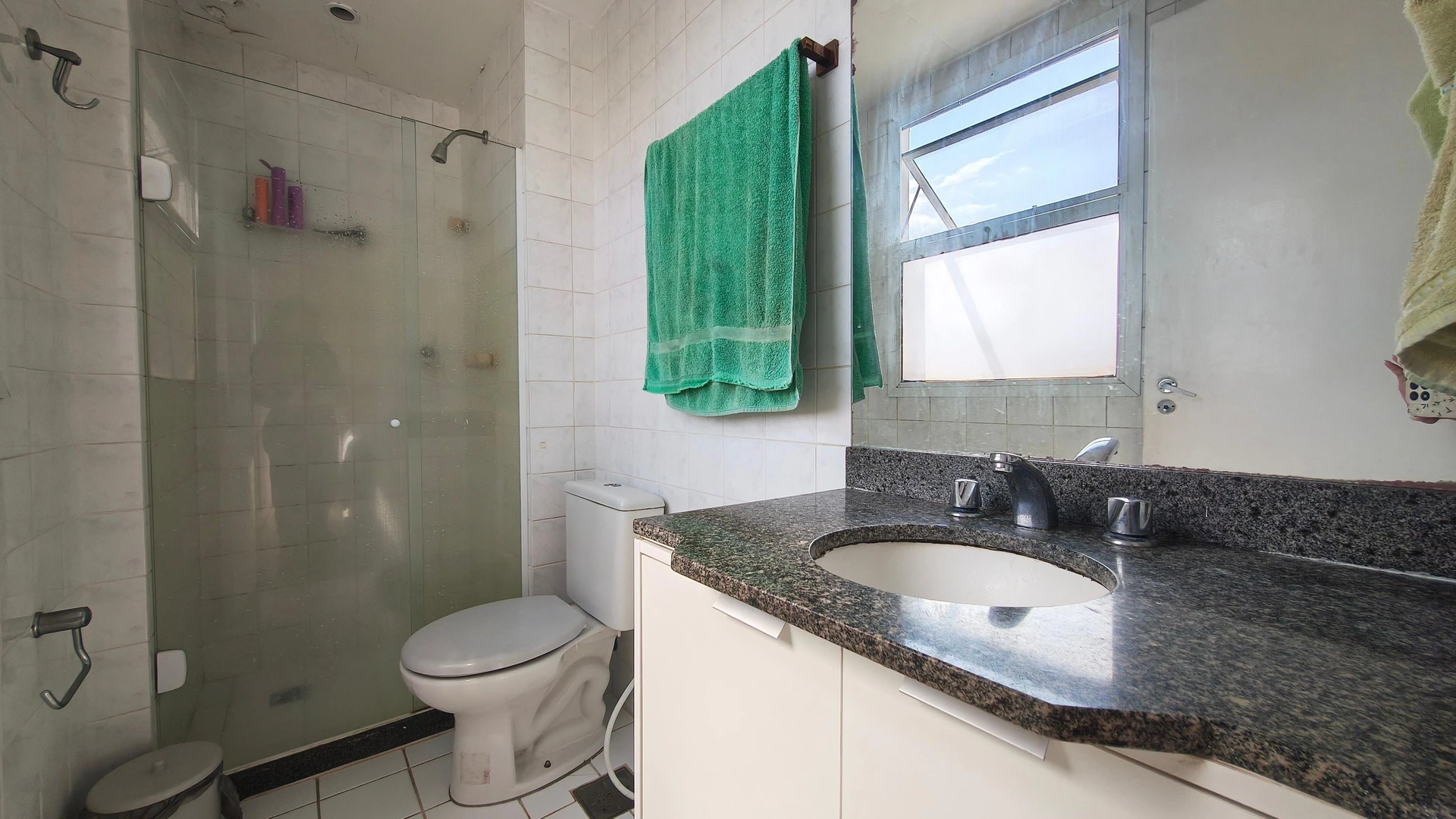3-bedroom apartment with a mountain view in Rio de Janeiro — photo 28
