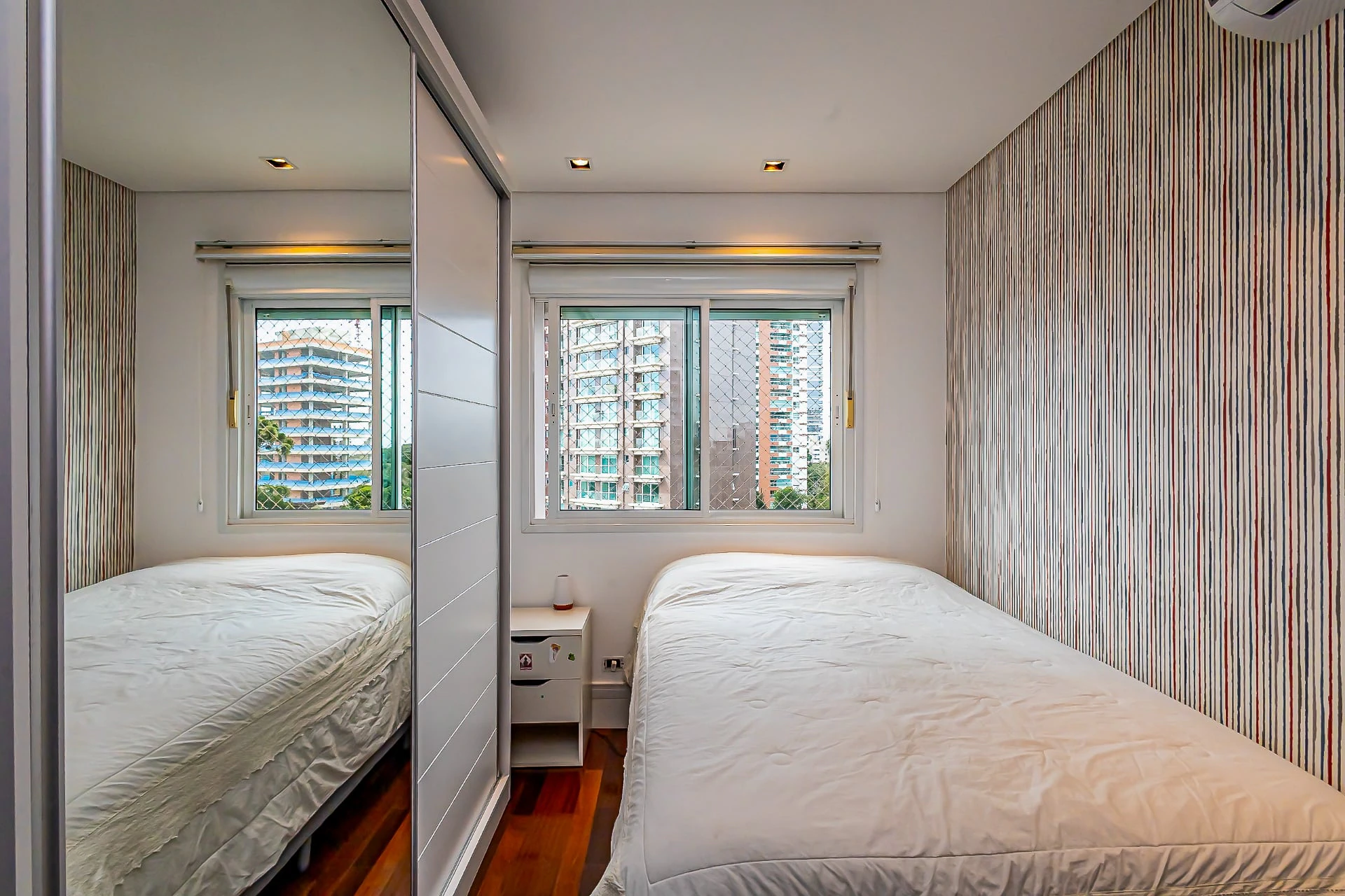 4-bedroom apartment with 2 en-suites and floor-to-ceiling windows — photo 19