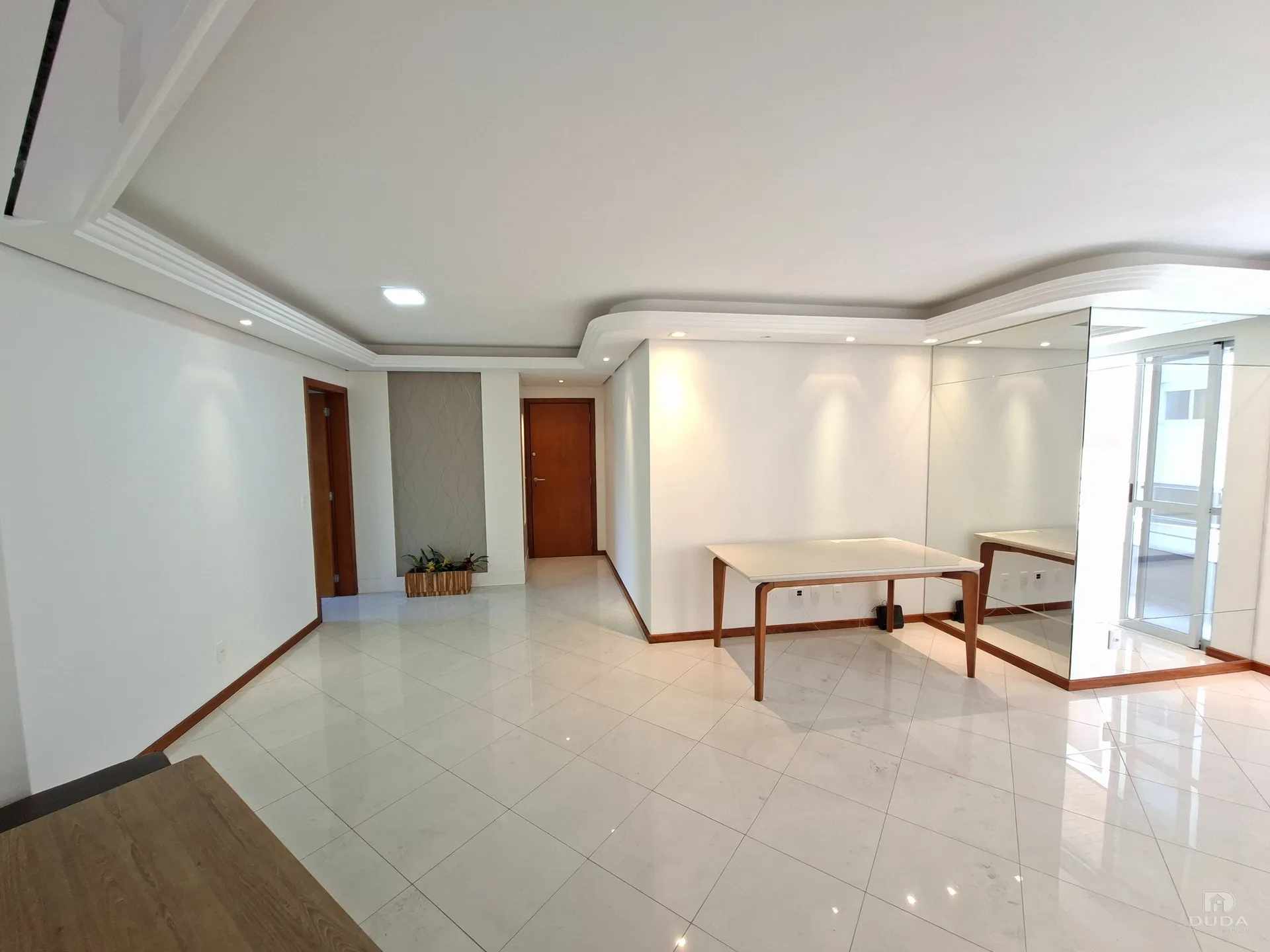 4-bedroom apartment with a built-in grill balcony