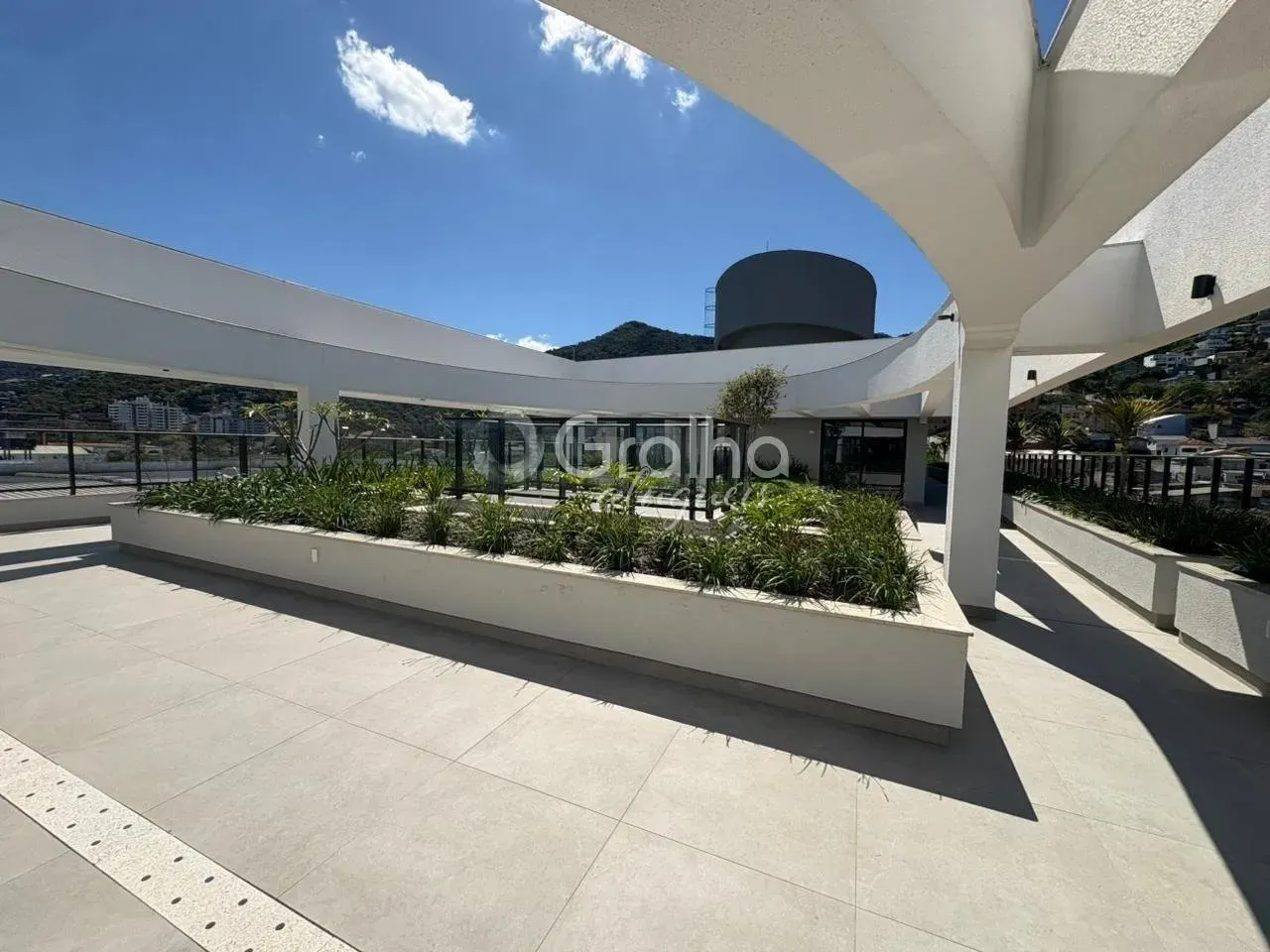 Furnished 2-bedroom 2-bath apartment with 71 m² and 1 parking — photo 13