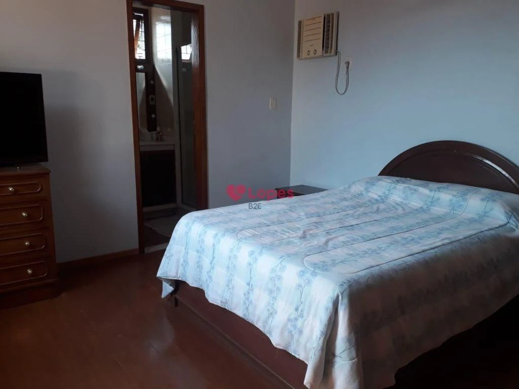 Mountain view in a 4-bedroom house, 431 m² — photo 37