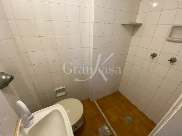 Apartment on the 6th floor with wood or laminate floors — photo 2