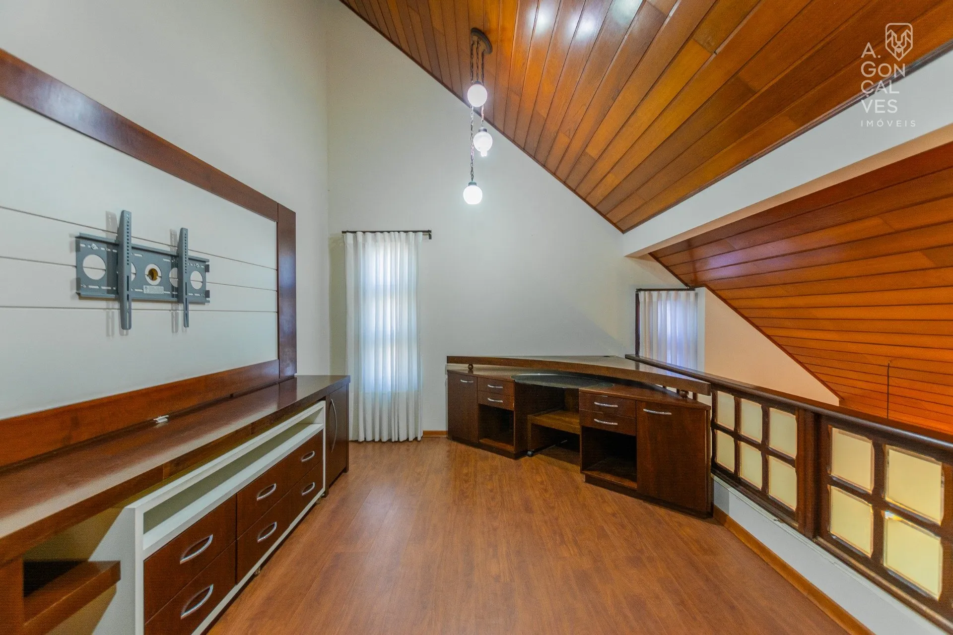 3-bedroom house with a home office — photo 13