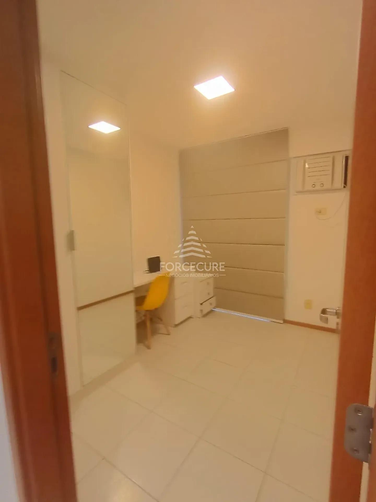 Glass-enclosed balcony in a 2-bedroom apartment, 100 m² — photo 20