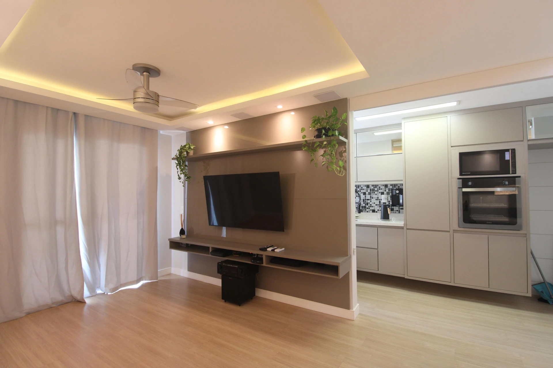 Furnished apartment, 72 m², with a glass-enclosed balcony — photo 8