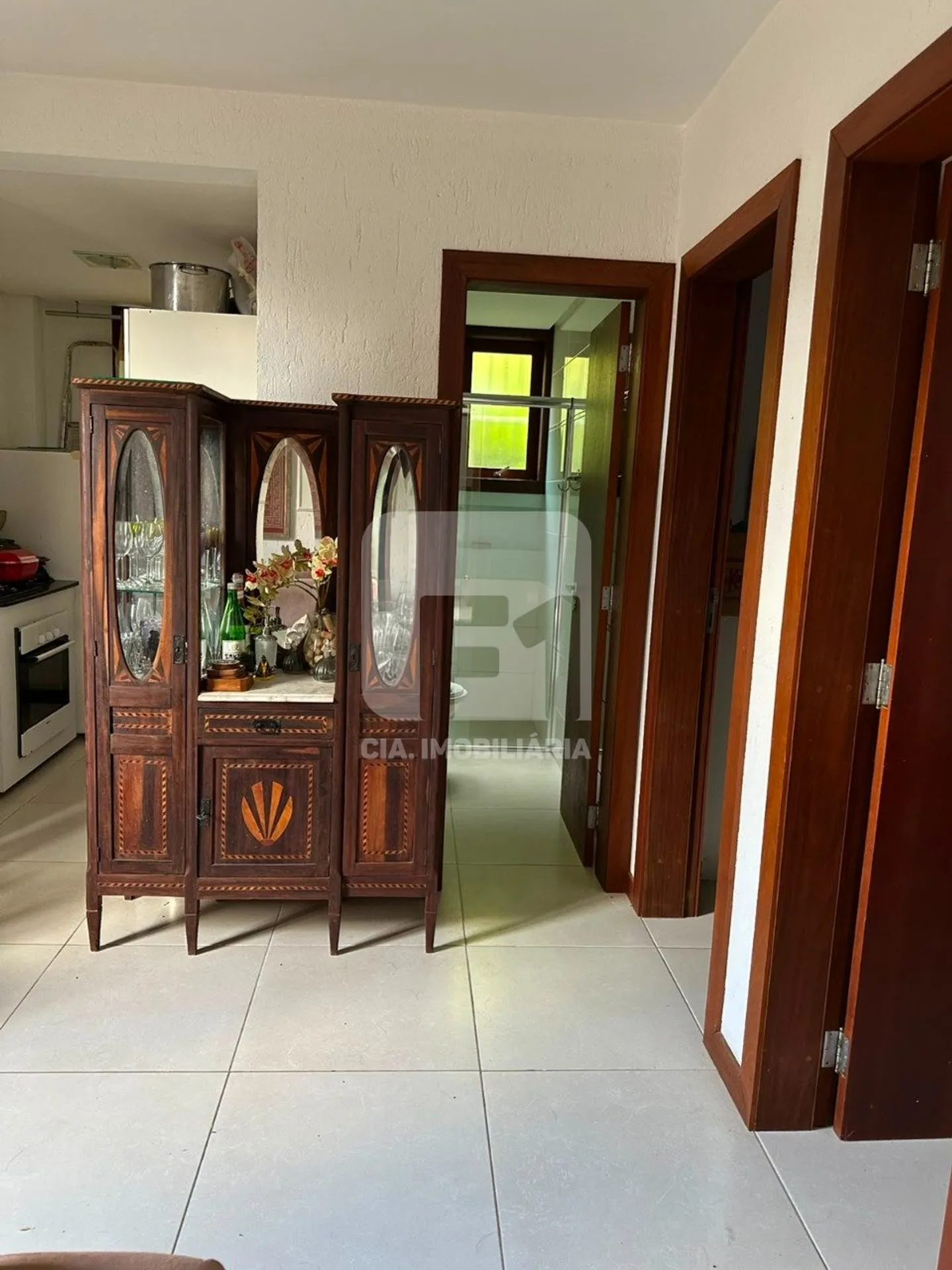 Furnished house with 6 bedrooms and 650 m² total — photo 24