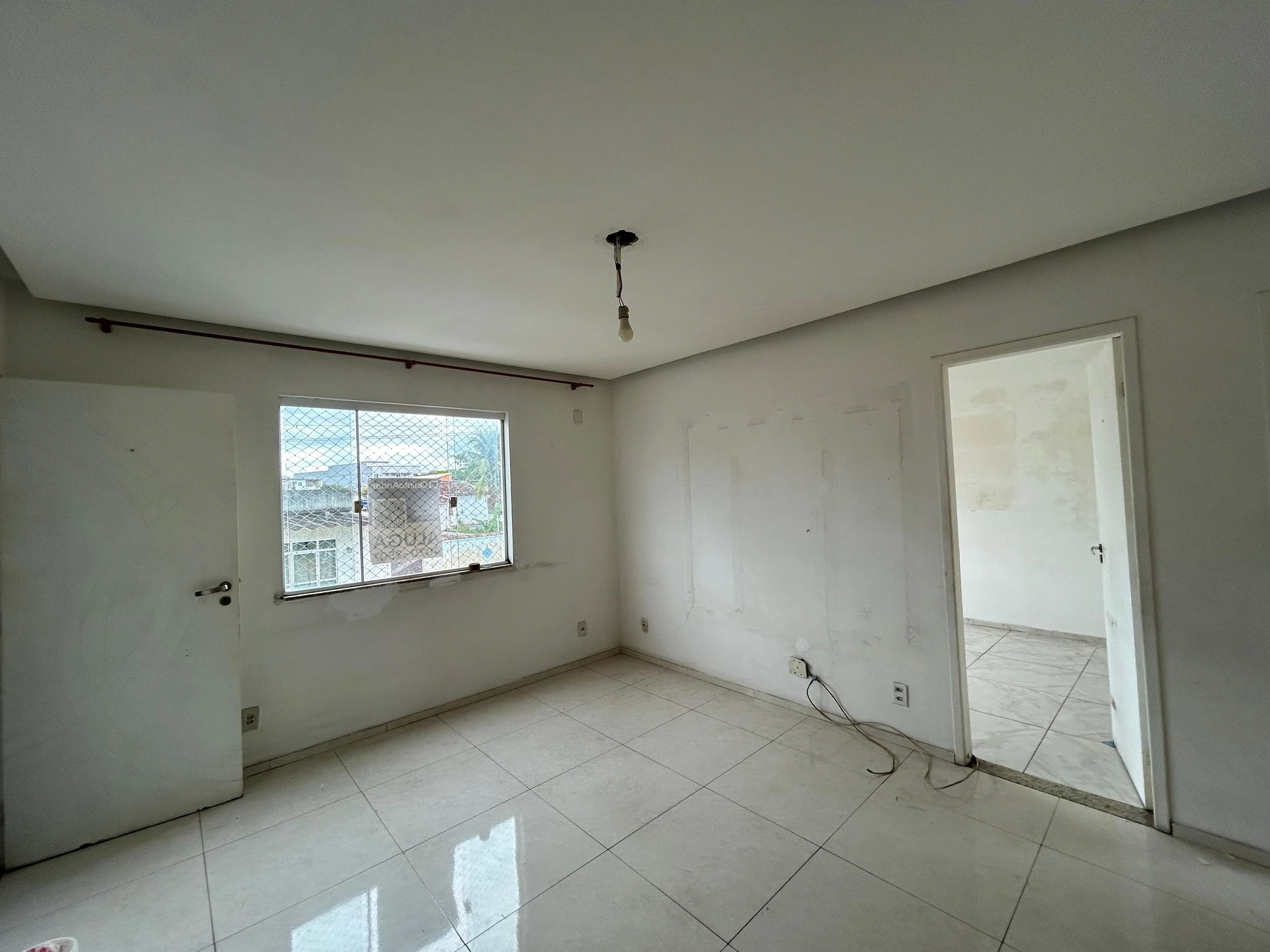 Balcony with a grill in a 3-bedroom apartment, 130 m² — photo 33