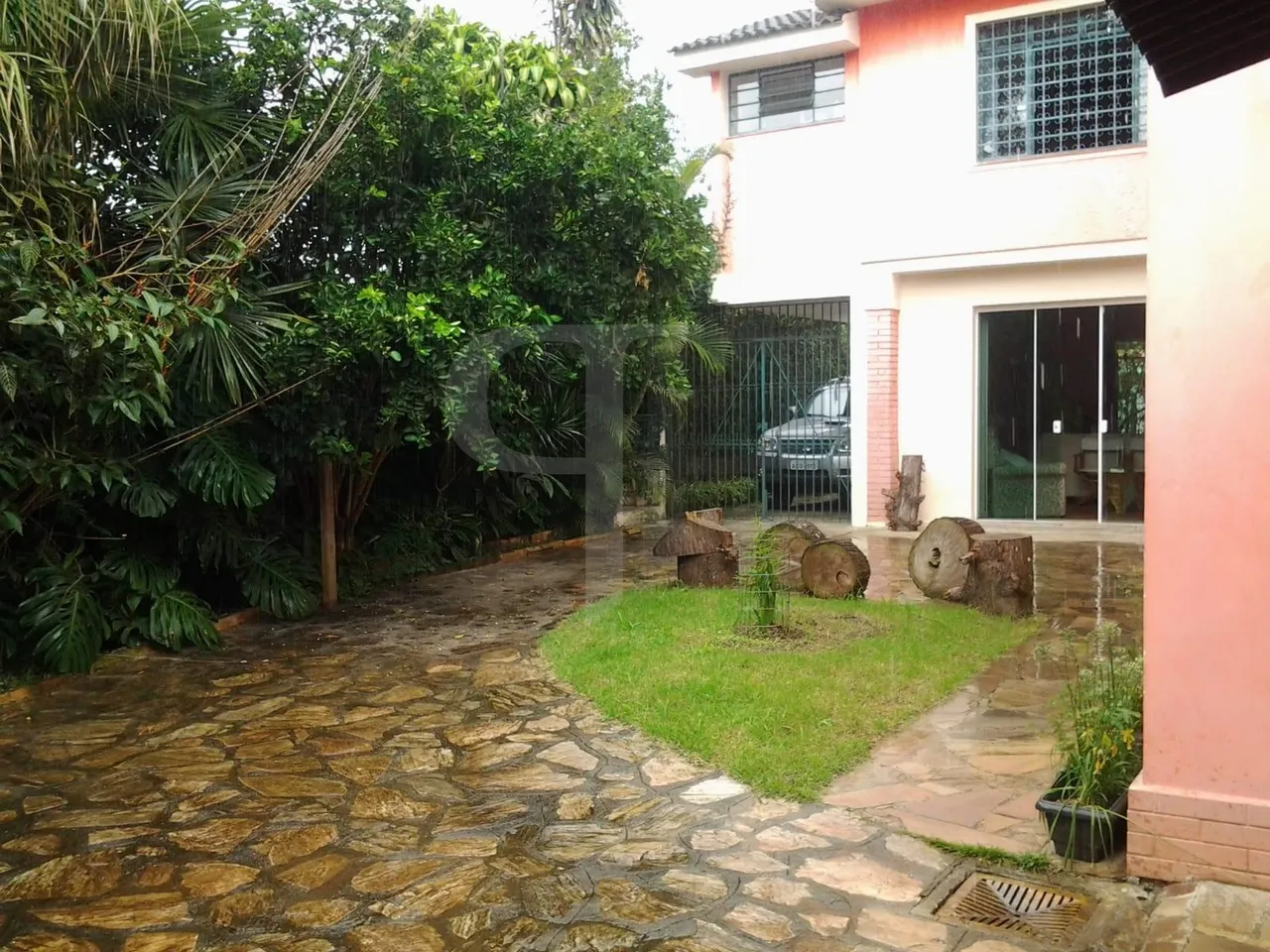 780 m² house with 4 bedrooms and 3 en-suite baths