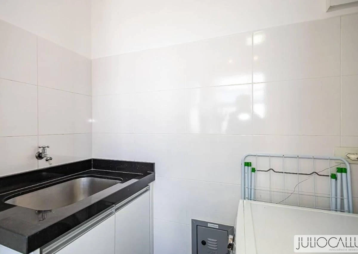 78 m² apartment with floor-to-ceiling windows and a bathtub — photo 35