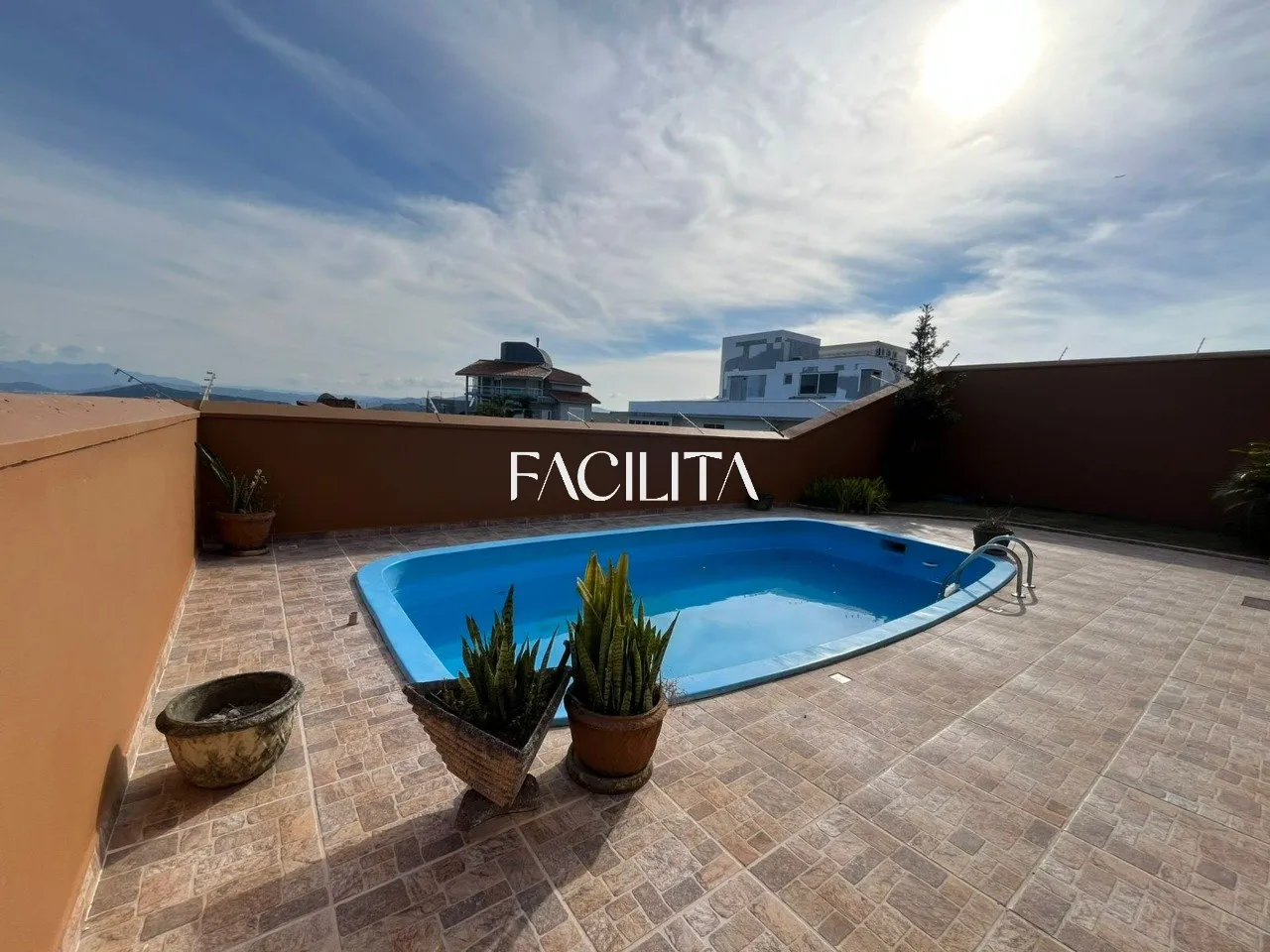 Furnished 456 m² house with 3 en-suite bedrooms and pool — photo 52