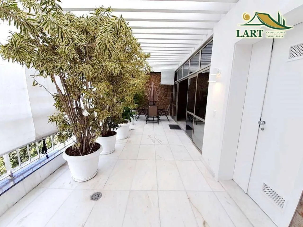 Cobertura-style apartment with 3 bedrooms and 450 m² — photo 11