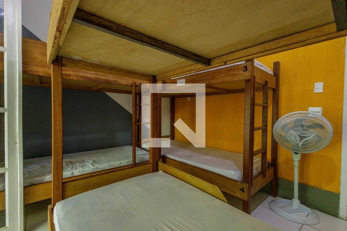 House with 6 bedrooms, private garden and condo pool — photo 32
