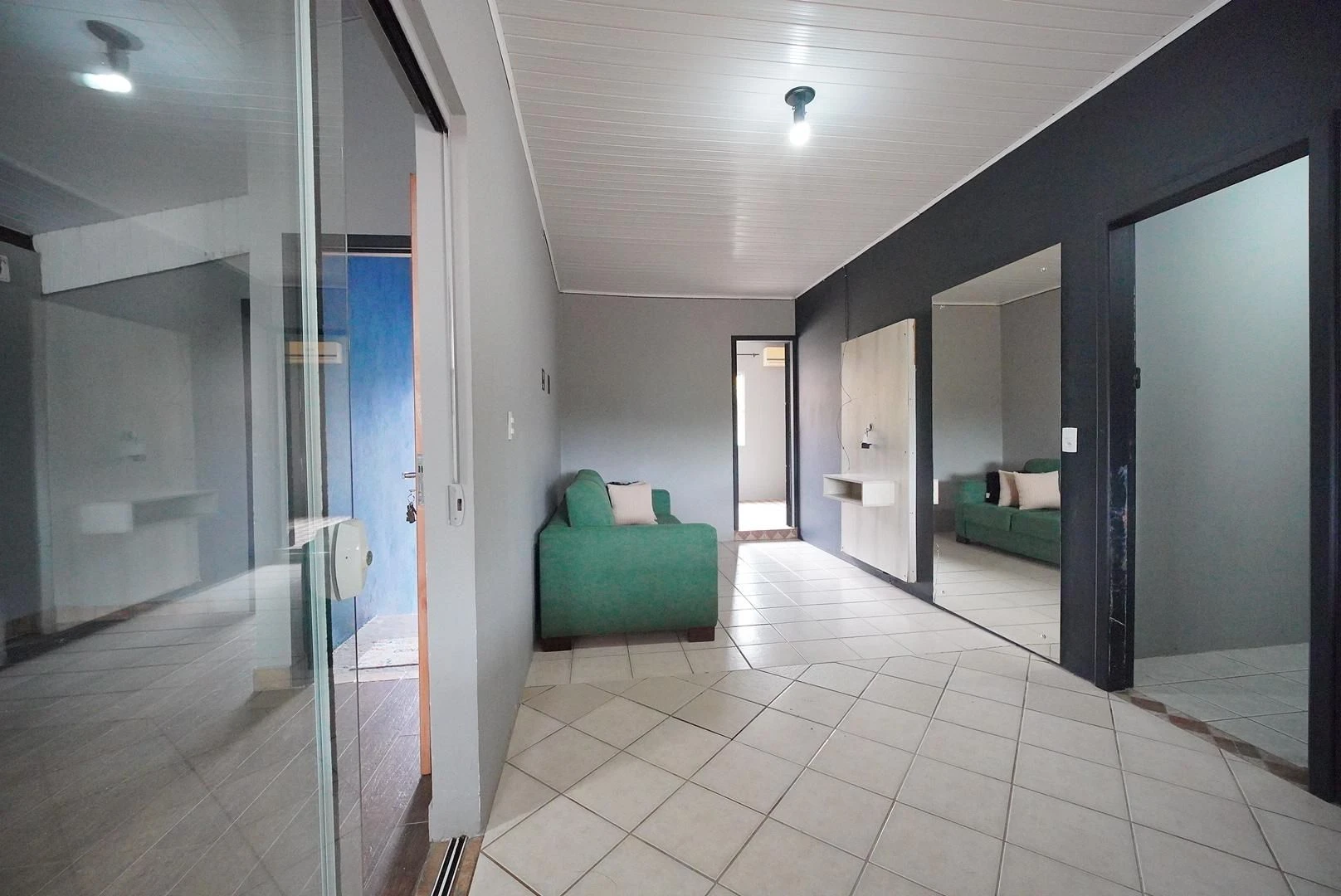 2-bedroom house with a garden — photo 12
