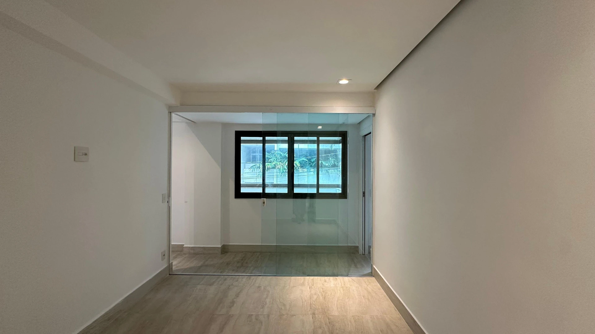 Unfurnished apartment with 2 suites and a balcony — photo 18