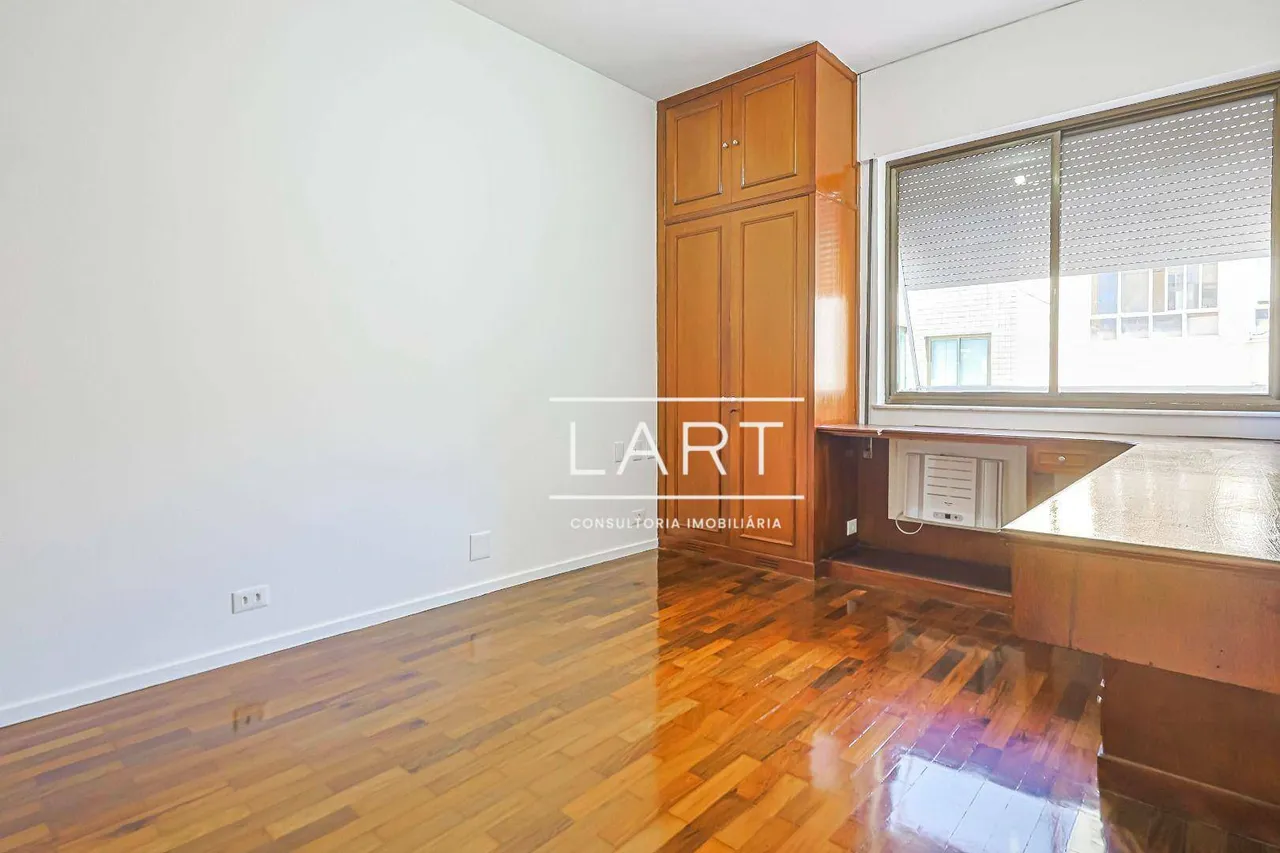 4-bedroom apartment with balcony and 227 m² — photo 8