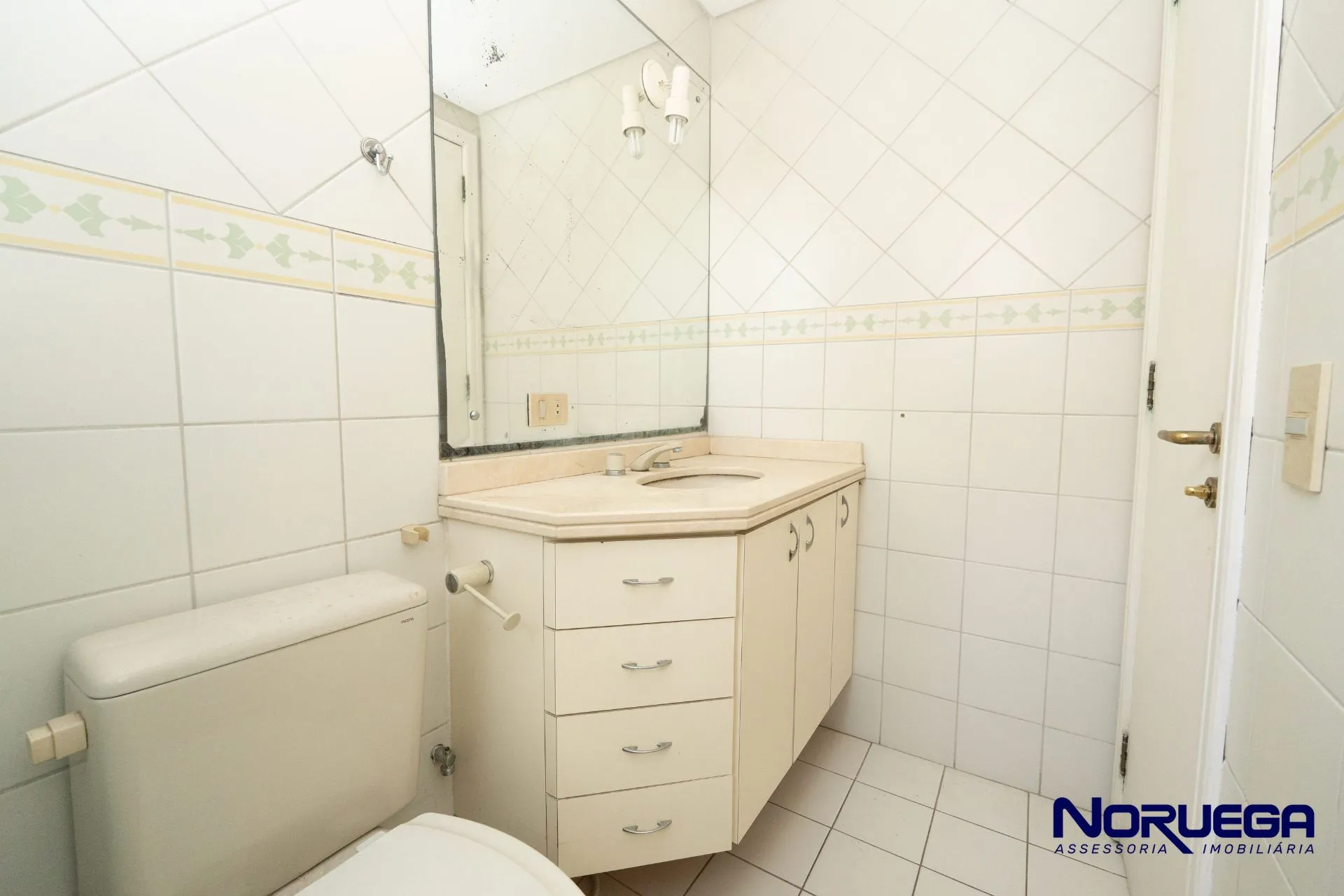 Невмебльована квартира з 3 спальнями та закритою кухнею — photo 26