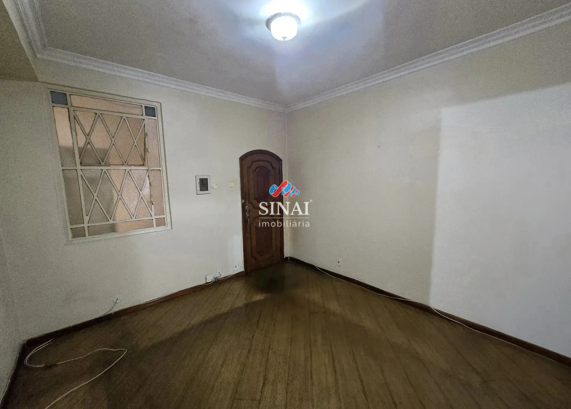 2-bedroom apartment with wood or laminate floors — photo 20