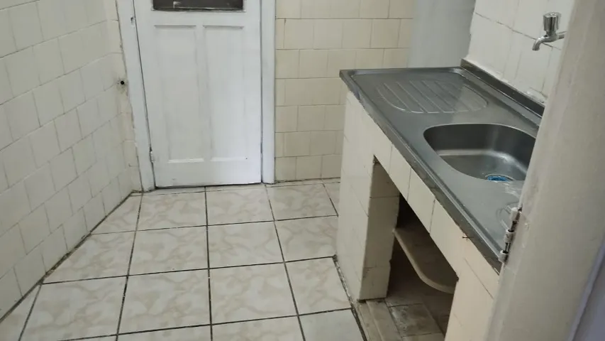 2-bedroom apartment with a separate kitchen and balcony — photo 16