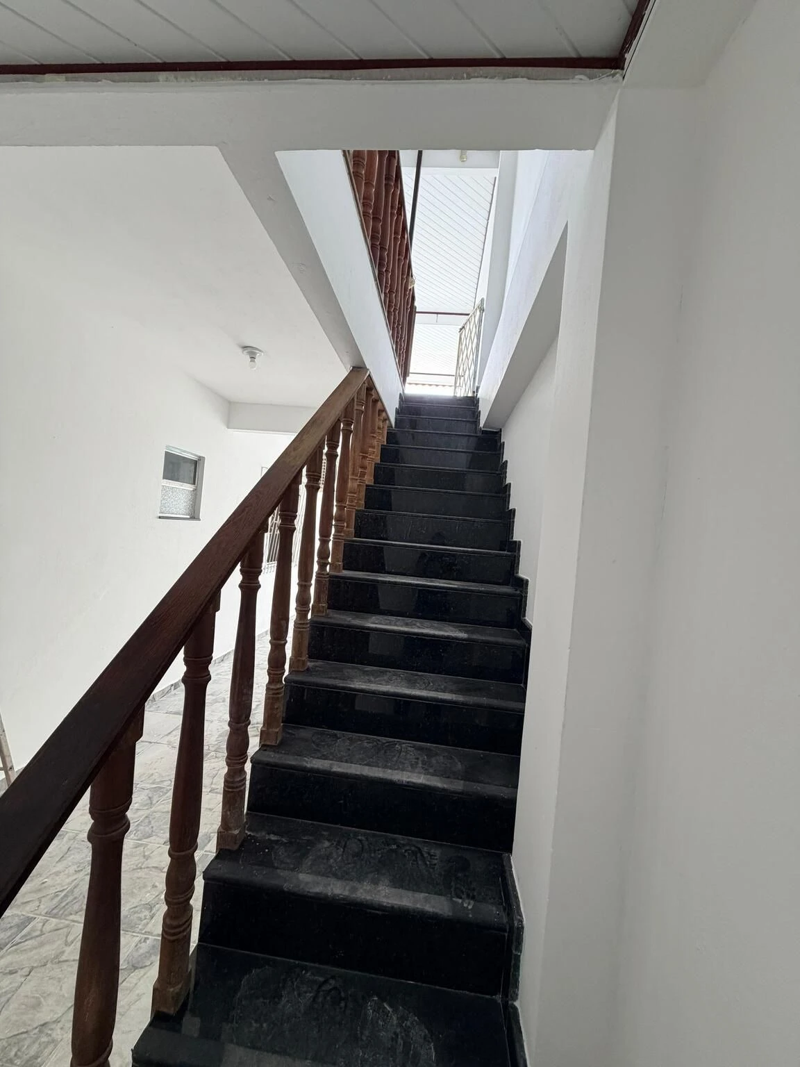 House with 5 bedrooms and 3 bathrooms plus 3 parking spots — photo 14