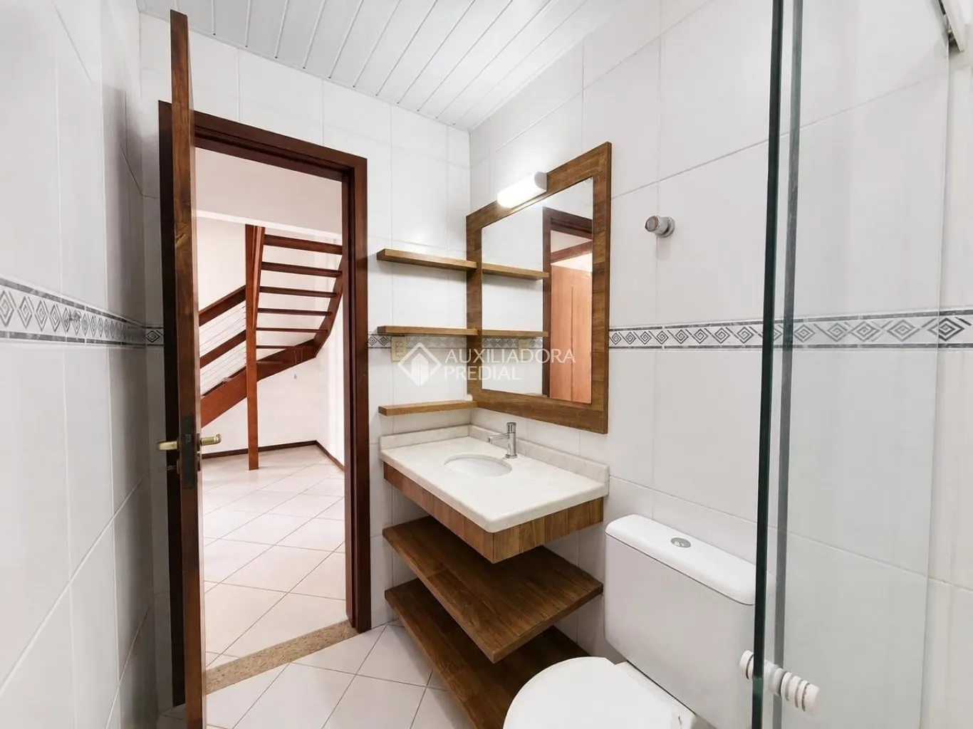 Casa de 3 dormitorios con cocina cerrada y cocina a gas — photo 12