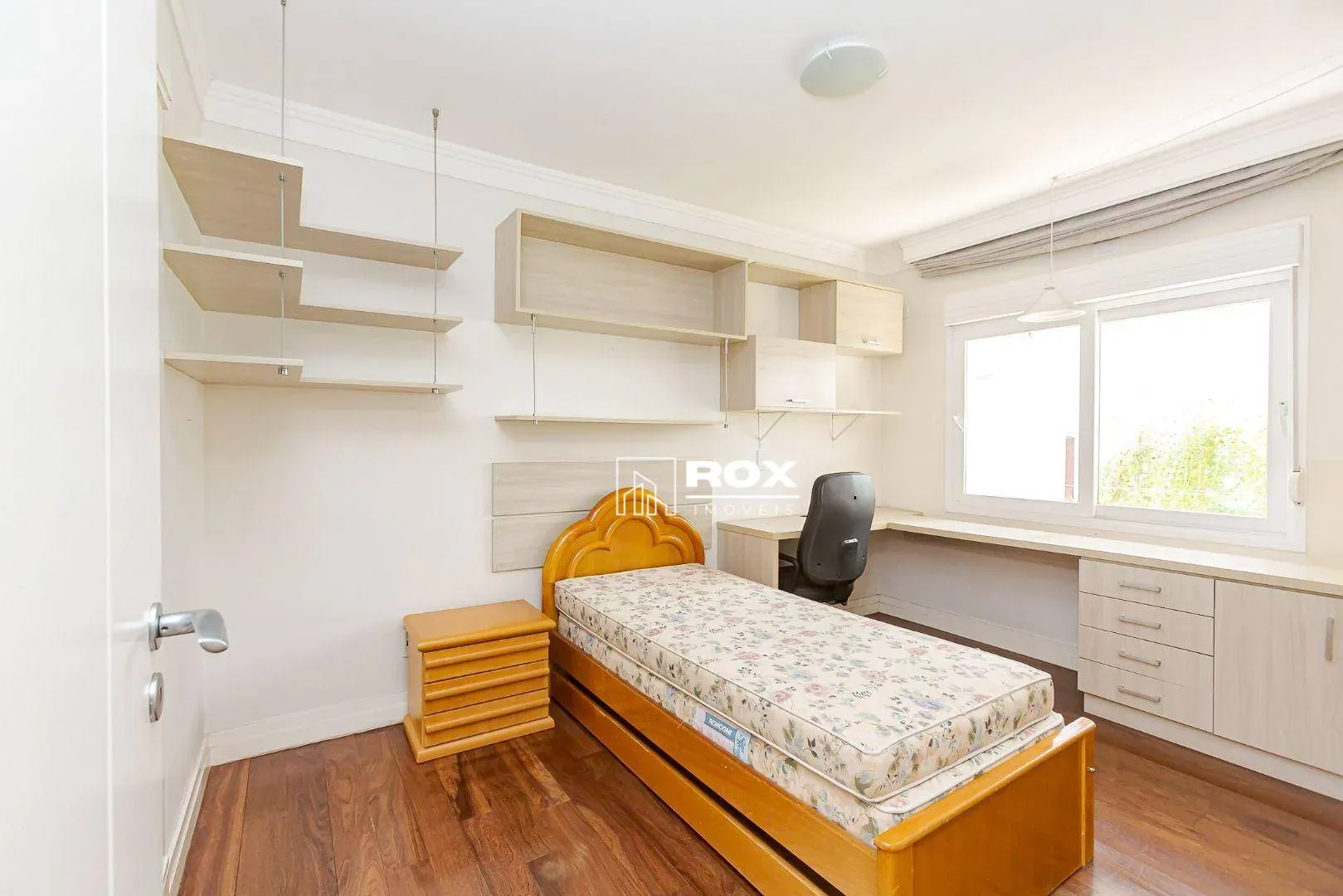 Unfurnished 598 m² house with 6 parking spaces — photo 26