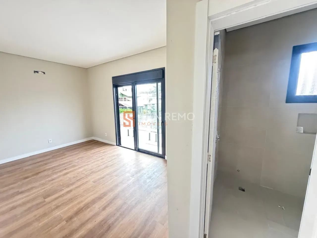 House, 158 m², with a glass-enclosed balcony — photo 14