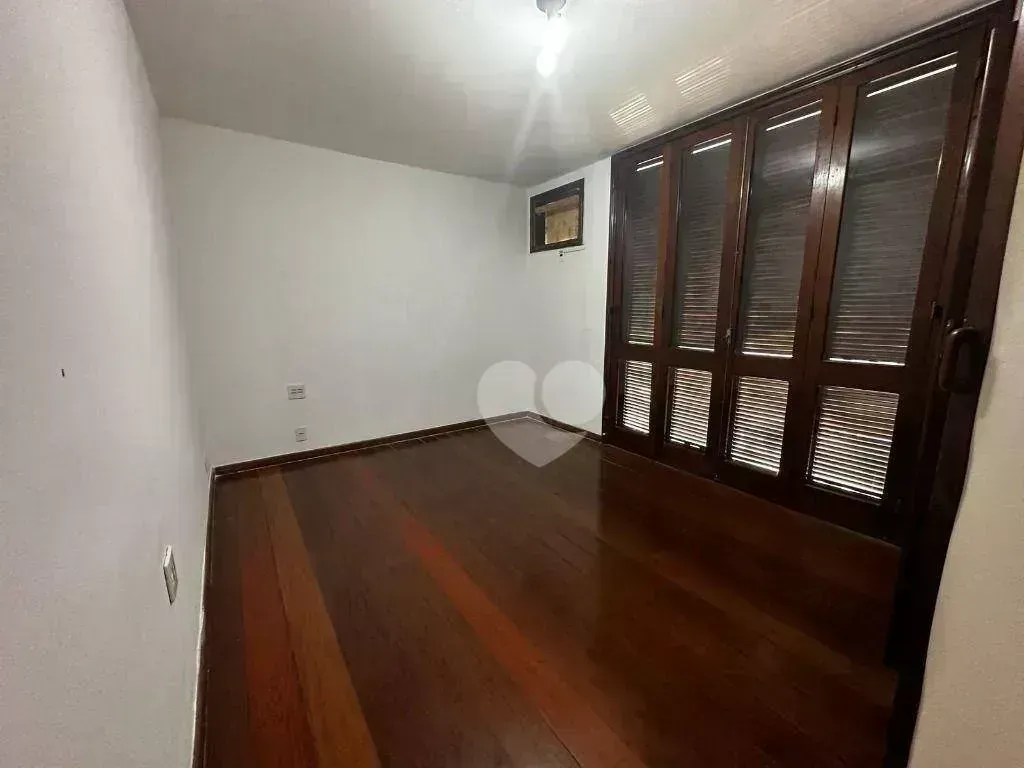 House with 3 bedrooms and 600 m², 4 parking spots — photo 45