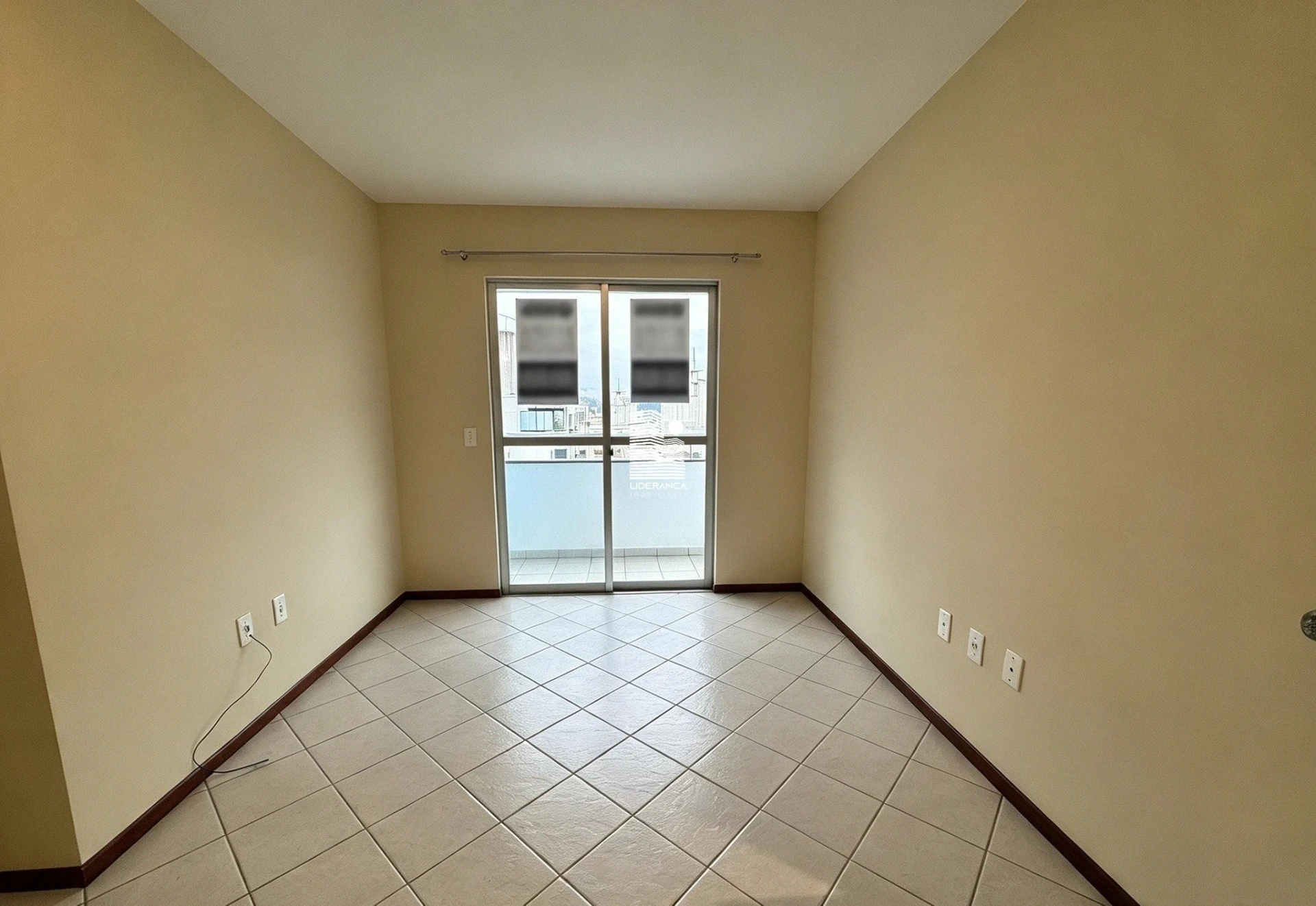 2-bedroom apartment with a mountain view in Florianópolis — photo 8
