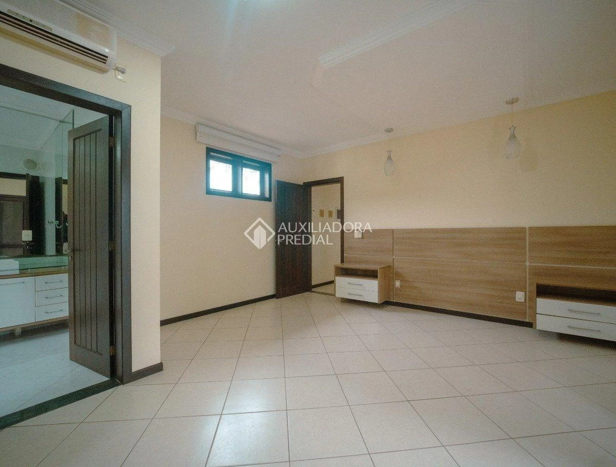 1723 m² house with a bathtub and a grill on the balcony — photo 3