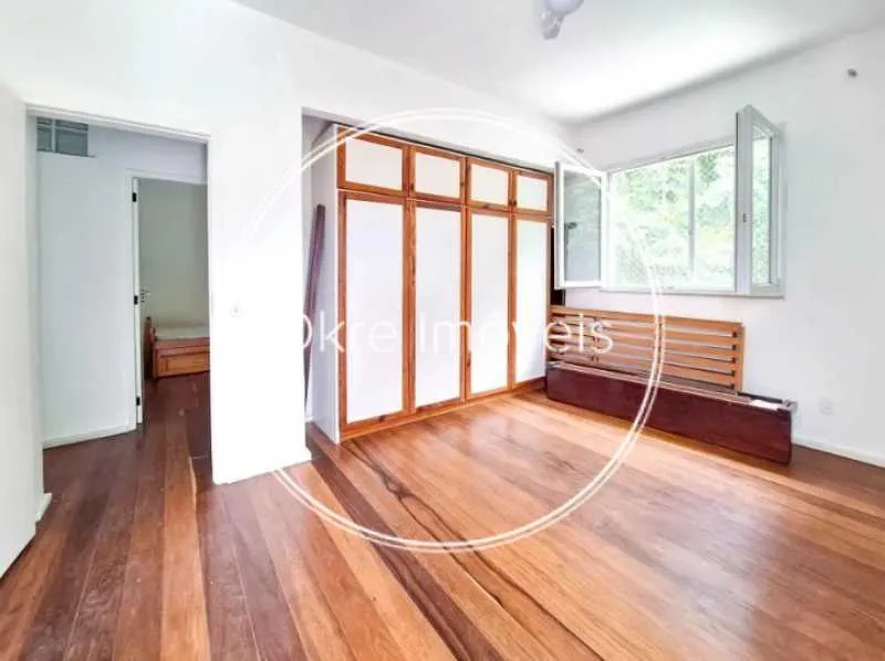 House with 4 bedrooms and a balcony with built-in grill — photo 23