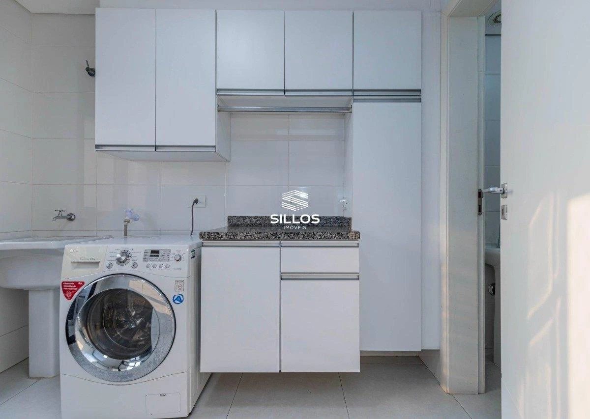 124 m² apartment with a bathtub and a walk-in closet — photo 18
