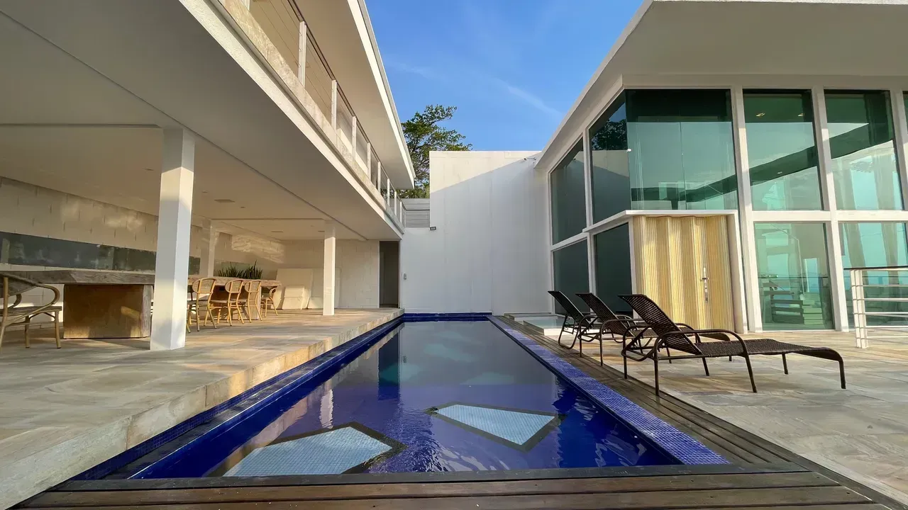 Unfurnished 3-bedroom, 3-bath house with a balcony — photo 14
